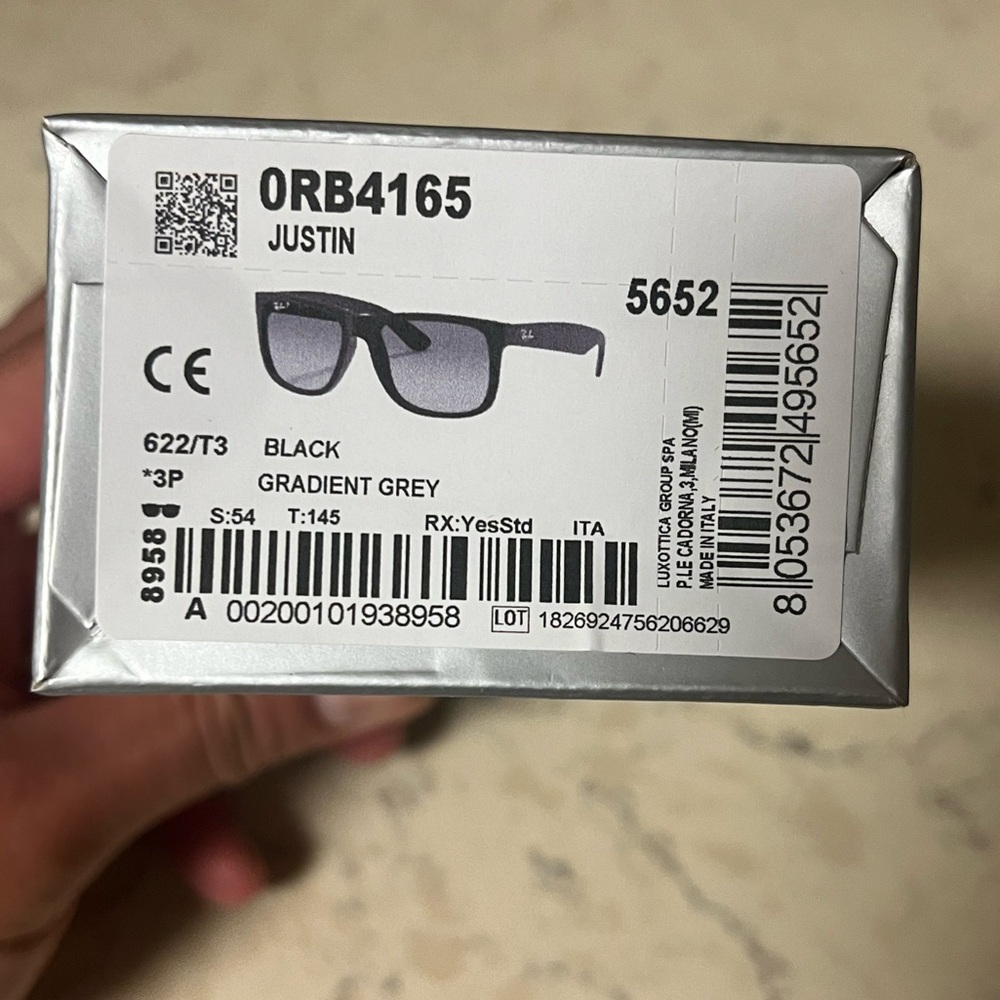 Ray-Ban Justin Black Polarized Gradient Grey Lens 54MM Sunglasses RB4165 622/T3 - Picture 10 of 10